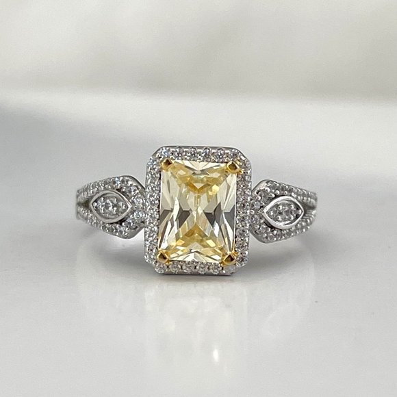 Vintage Jewelry - Vintage Sterling Silver 925 emerald yellow diamond CZ halo engagement ring Y2K
